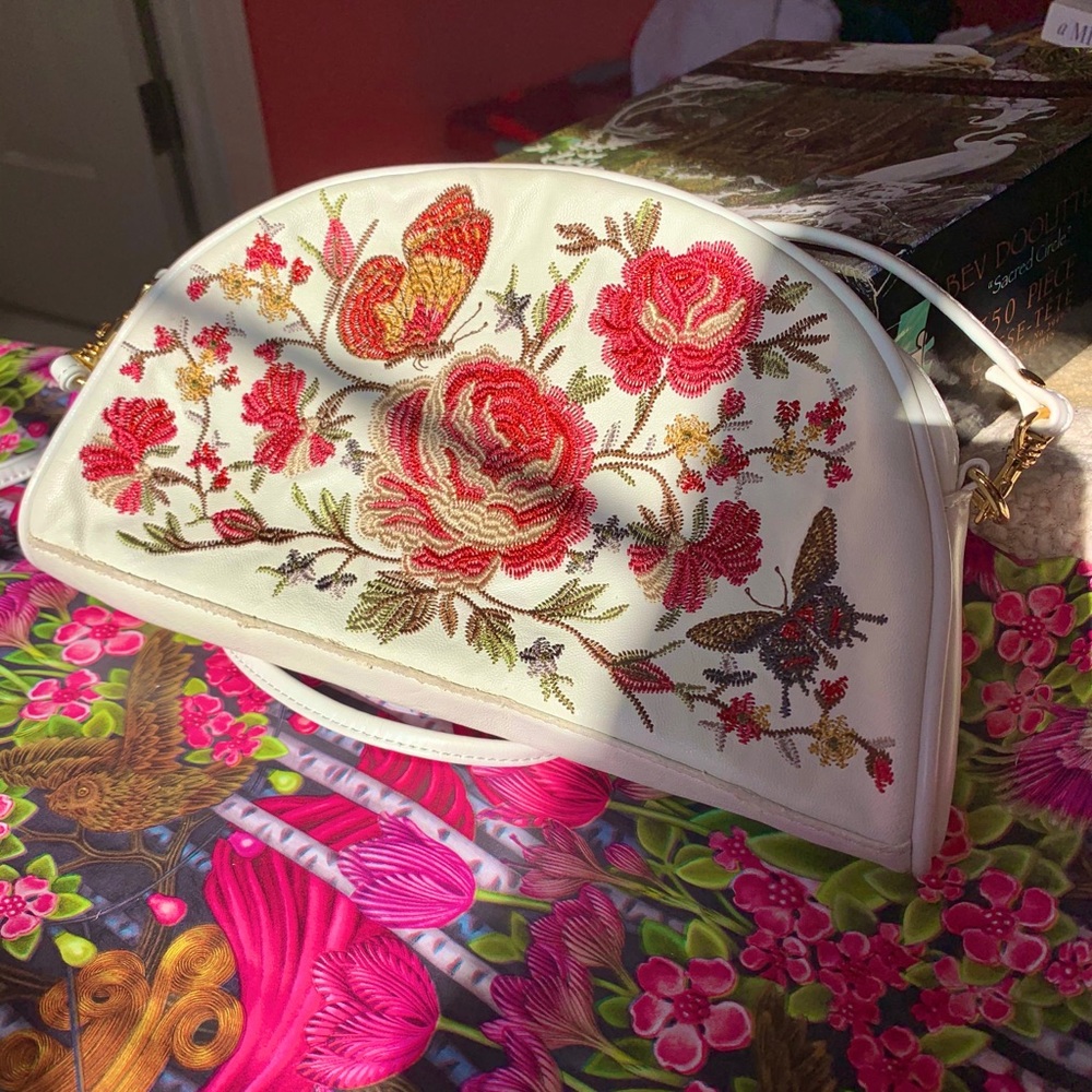 🌹 Butterfly & Rose purse —- Yellow pink green Red